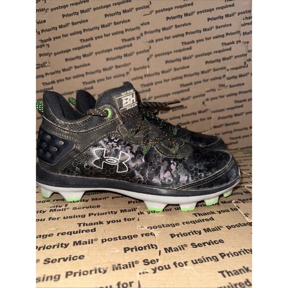 Under Armour Harper 8 Elite Size 6Y Black Green Baseball Cleats 3026595-001 - Picture 1 of 8